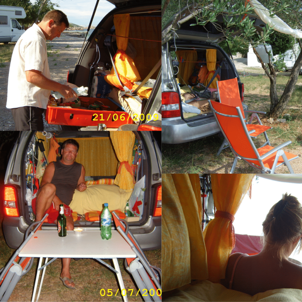 Juli 2006: Kolage, von einem ausgebauten Van, der in Strandnähe steht. Gut zu sehen sind die gut verstauten Versorgungsbehälter und die Schlafgelegenheit, auf der Torsten (Autor) sitzt und das Leben im Van genießt.